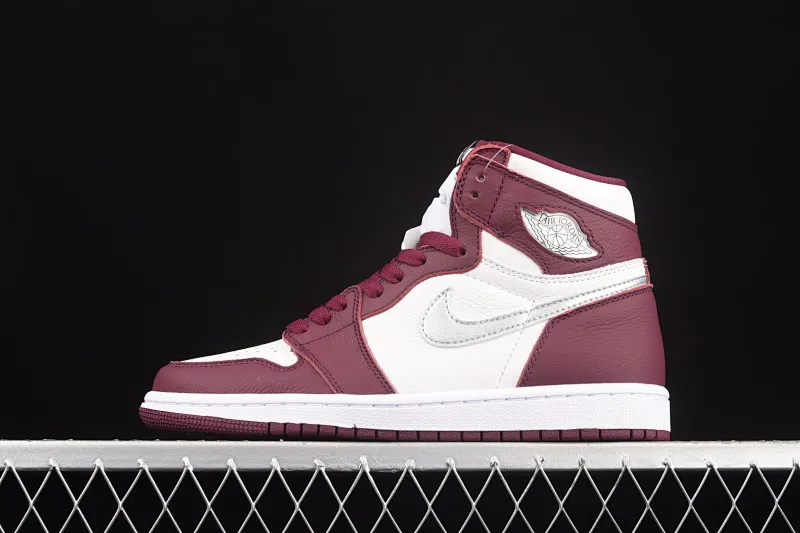 All categories Air Jordan Jordan series basketball shoes Air Jordan 1 High pure original version Air Jordan 1 Retro High OG "Bordeaux" AJ1 Joe 1 Bordeaux burgundy high-top basketball shoes 555088-611